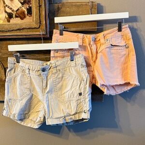Miss Me Jean Shorts in Cream and Orange